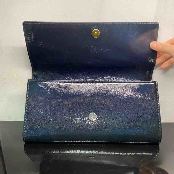 YSL Belle de Jour Yves Navy Blue Patent Leather Flap Clutch - Picture 2 of 4
